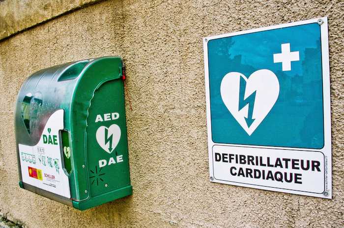 Clubs de sport : les défibrillateurs cardiaques sauvent des vies