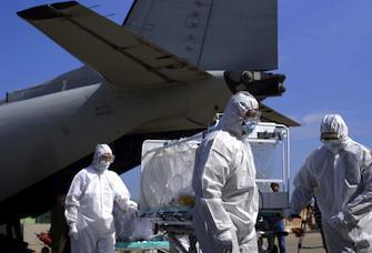 Ebola : les passagers en provenance de Guinée contrôlés à Roissy