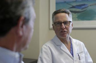 Cancer de la prostate : ajouter la radiothérapie à l’hormonothérapie prolonge la survie