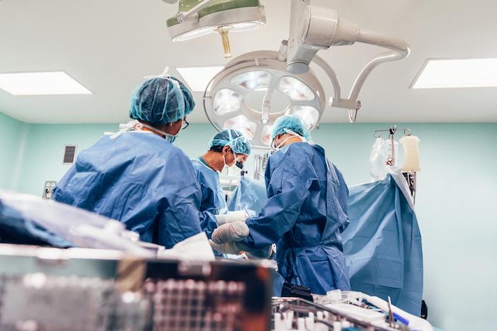 Opération : un chirurgien se trompe de testicule