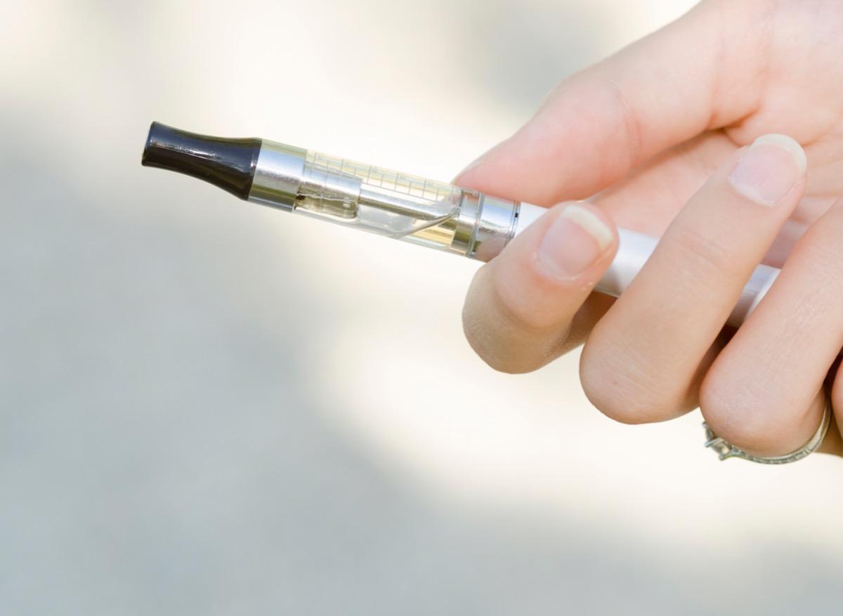 Cigarette lectronique : une tude alarmiste remise en cause par des  mdecins