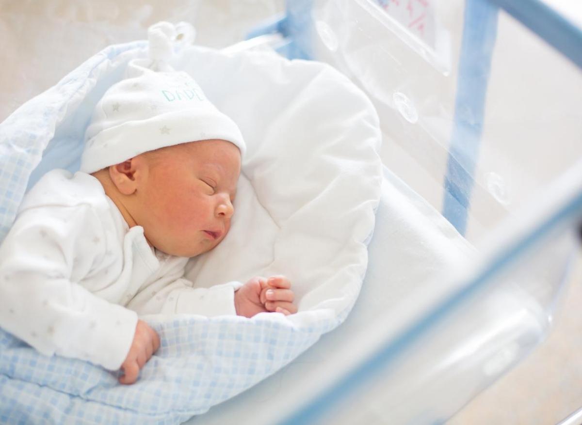 Royaume Uni Un Bebe Nait Encore Enveloppe Dans Sa Poche De Liquide Amniotique