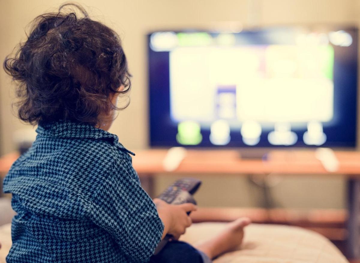 Trop regarder la télévision entraînerait une baisse des fonctions  cognitives dès l'âge de 40 ans