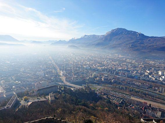 Pollution : Grenoble rétablit la vignette auto