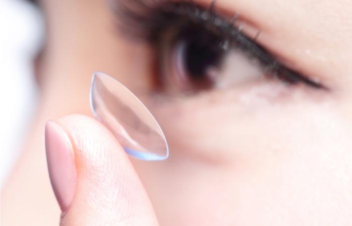 Belgique : une femme perd un oeil après s’être douchée avec ses lentilles 