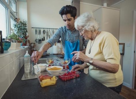 Alzheimer : et si les symptômes étaient perceptibles dans la façon de cuisiner ? 