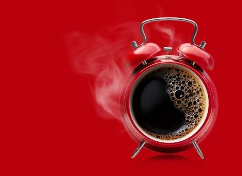 Comment le café nous maintient éveillé