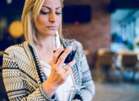 Alcool : les femmes ont plus de consommations massives après 35 ans