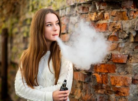 Le vapotage chez les ados augmenterait le risque d'exposition aux substances toxiques 