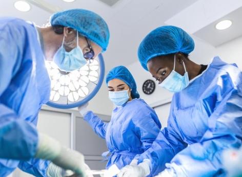 Bloc opératoire : cette chirurgienne chante pour détendre ses patientes avant leur opération