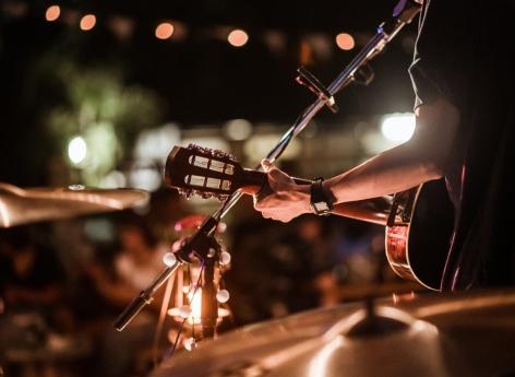 Écouter de la musique en direct durant un concert nous émeut davantage