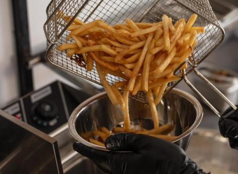 Frites maison : pourquoi vous ne devriez surtout pas réutiliser la même huile à chaque fois