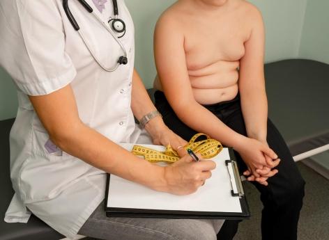 Obésité, surpoids : les enfants touchés risquent de souffrir d'une carence en fer