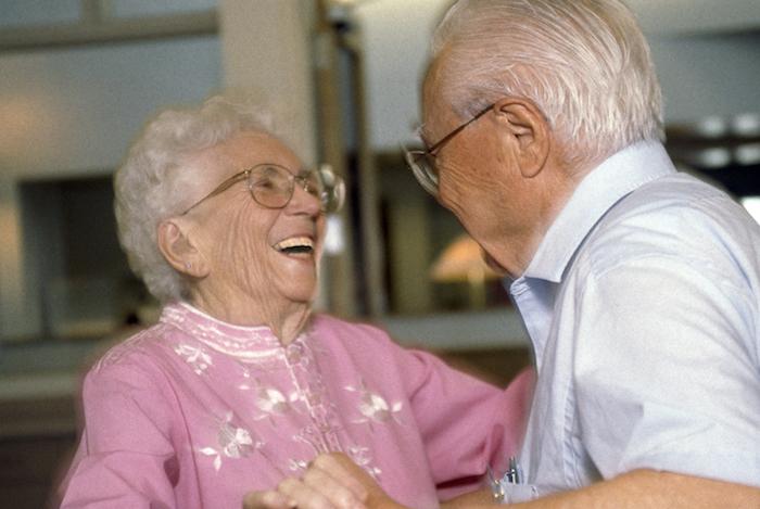 Chez les personnes âgées, la danse réduit incroyablement les risques de dépendance