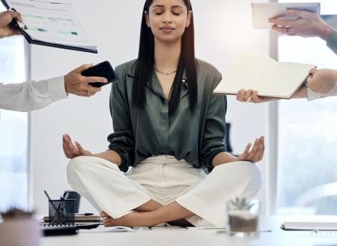 Burn-out : la pleine conscience au travail protège du stress numérique