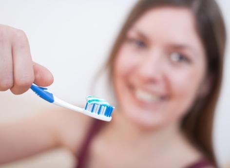 Quand on est malade, doit-on changer de brosse à dents ensuite ? 