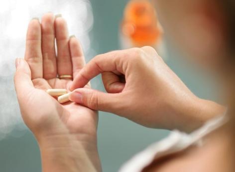 Vitamines et compléments : attention, ces effets secondaires indiquent une surdose - Pourquoi Docteur ?