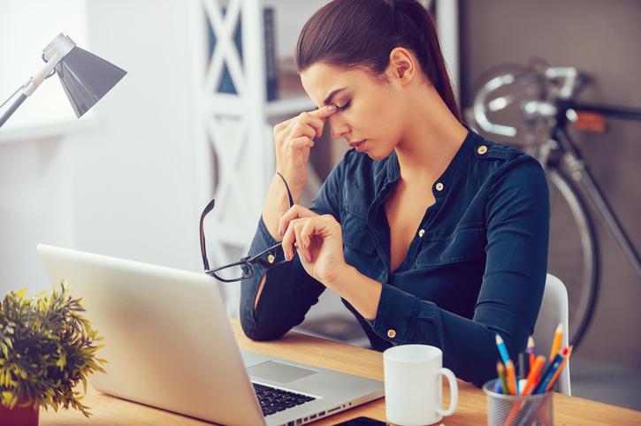 Absentéisme, perte de salaire... : les migraines sévères nuisent à la vie professionnelle