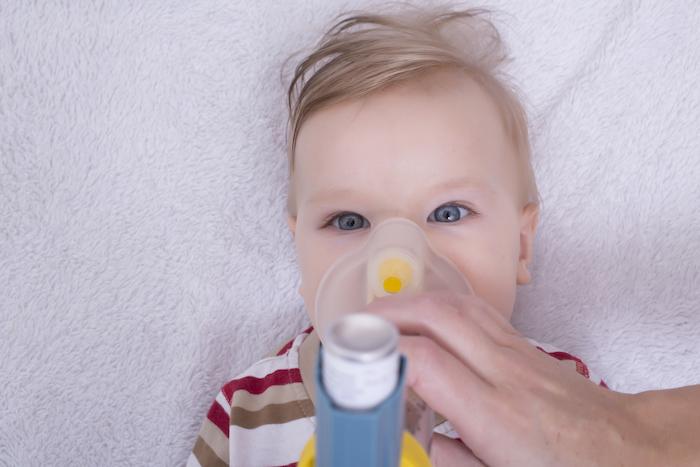 Bronchiolite du nourrisson : les conseils aux parents pour soulager leur enfant