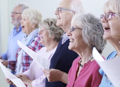 6 conseils pour aider un proche souffrant d'Alzheimer grâce à la musique
