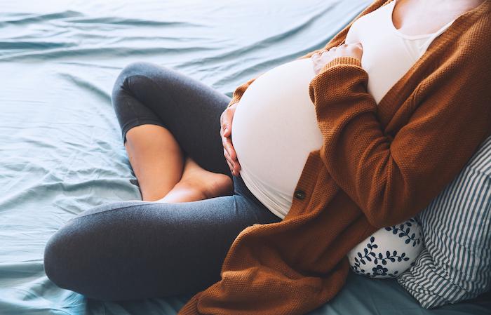 Grossesse : pourquoi sucer la tétine d'un enfant peut être dangereux pour le foetus