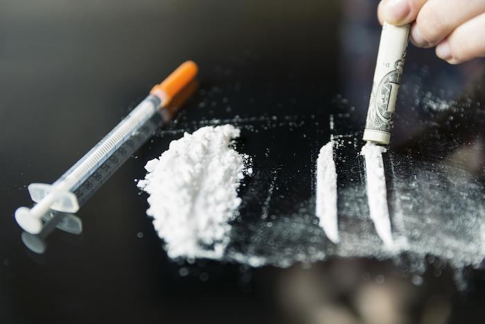 Addictions : les jeunes Français de plus en plus accros aux drogues dures et au porno