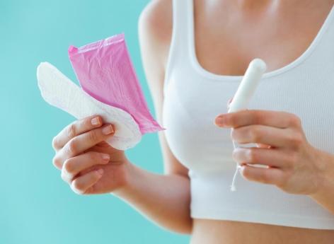 Menstruations : peut-on dormir avec un tampon toute la nuit ?