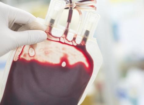 Crise cardiaque, anémie : transfuser davantage de sang aux patients pourrait être bénéfique