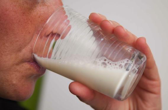 Les adeptes de lait maternel s'exposent à de graves maladies infectieuses