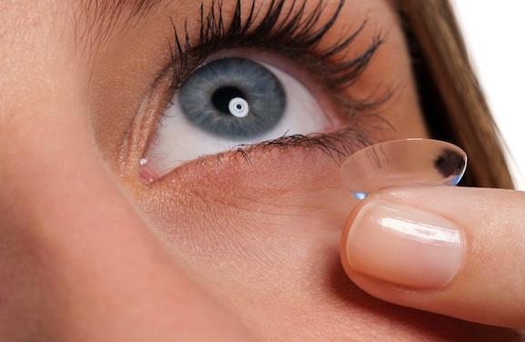 Les lentilles modifieraient la diversité bactérienne de l'œil