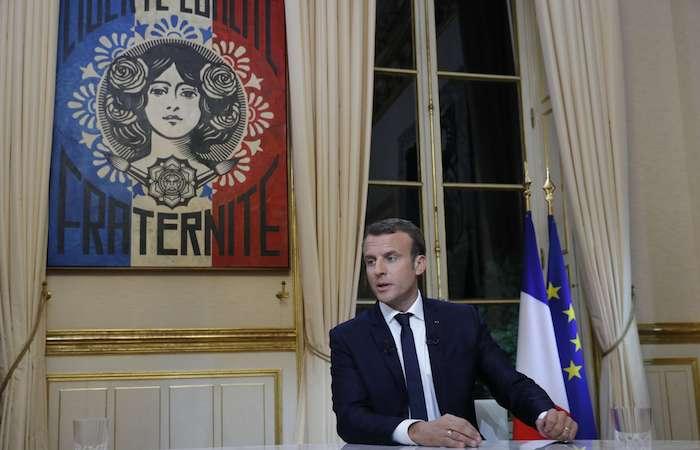 PMA pour toutes : Emmanuel Macron annonce un débat en 2018