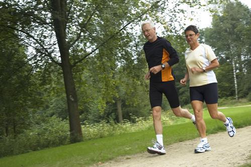 Seniors : l’exercice réduit de 50 % la mortalité cardiovasculaire
