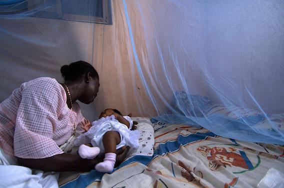 Paludisme : l’éducation des mères plus efficace que le vaccin