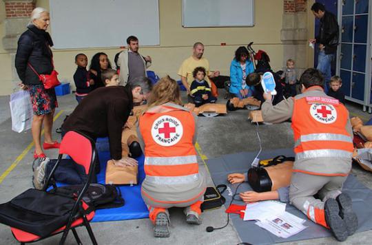 Croix-Rouge française : 10 000  bénévoles de plus en 2016