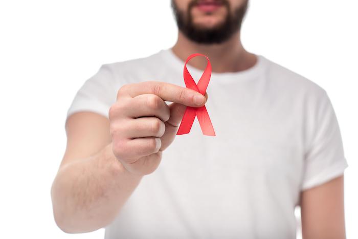VIH : le risque de maladies cardiovasculaires est sous-estimé chez les séropositifs 