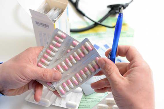Antibiotiques : les médecins anglais menacés de sanctions 