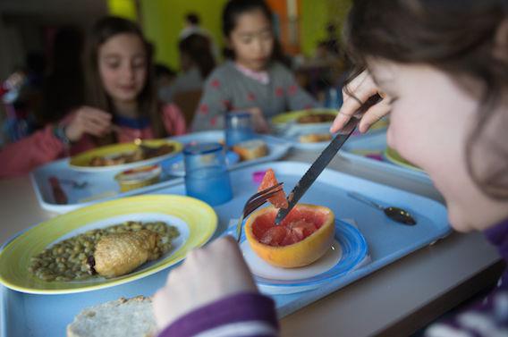  Manger vite à l'école revient à manger mal