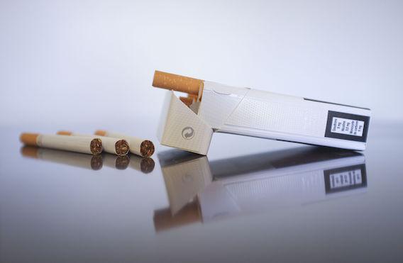 Tabac : le paquet neutre est-il dissuasif ?