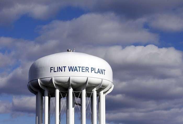 Eau contaminée : les habitants de Flint toujours en danger