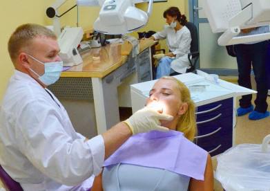 L'Ordre des dentistes condamne les refus de soins aux séropositifs