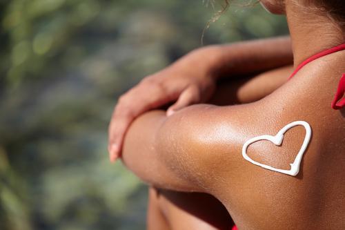 Crème solaire : une nouvelle molécule protège des rayons UVA 