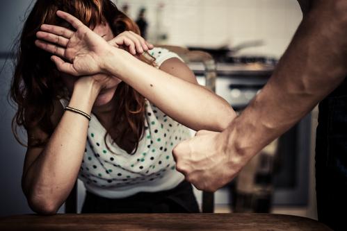Violences conjugales : les couples non mariés sont les plus concernés