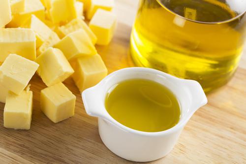 Risques cardiovasculaires : les huiles ne font pas mieux que le beurre 