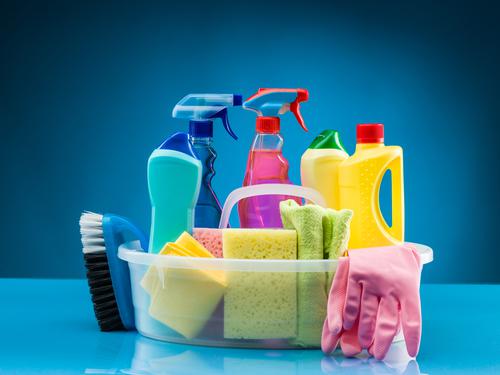 Produits ménagers : les 20 substances épinglées