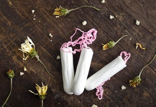 Questions sur le Syndrome du Choc Toxique dû au tampon après  la probable seconde amputation du mannequin Lauren Wasser