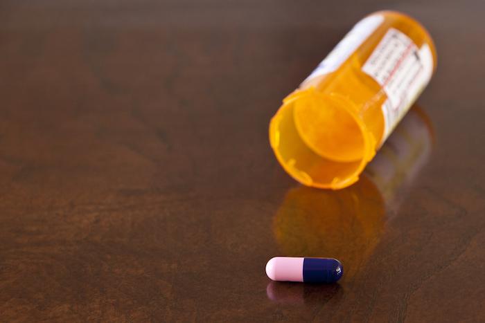 Antibiotiques : les traitements sont-ils trop longs ?