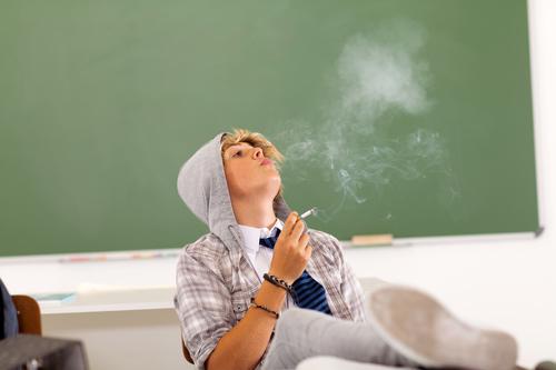 Etat d’urgence : les zones fumeurs dans les  lycées sont illégales