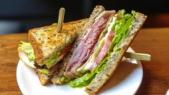 Cinq personnes meurent après avoir mangé des sandwichs : les dangers de la listeria