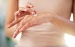 Eczéma des mains : quels gestes adopter au quotidien pour protéger sa peau ?