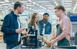 Aliments et boissons proposés devant les caisses des supermarchés :  7 sur 10 sont malsains